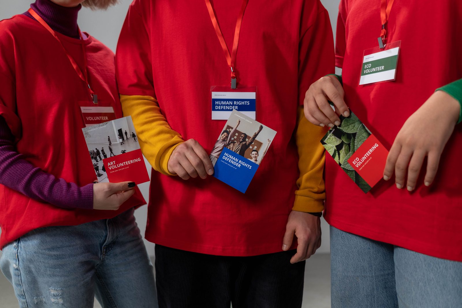 Jóvenes participando en un proyecto de voluntariado